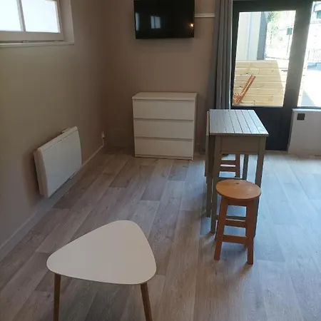 Le Petit Chez-vous Ла-Ривьер-Сен-Совёр